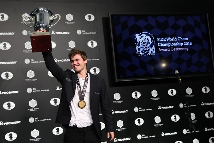 Magnus Carlsen po zisku titulu mistra světa