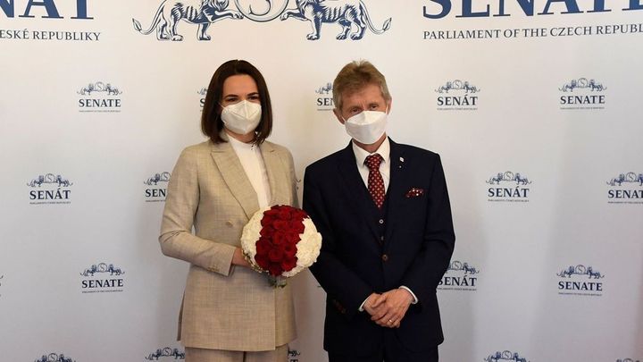 Česko musí zakročit proti Lukašenkovi, řekla opoziční vůdkyně Cichanouská v Senátu; Zdroj foto: Reuters
