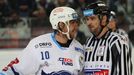 4. semifinále play off extraligy 2018/19, Kometa Brno - Liberec: Martin Erat v debatě s rozhodčím