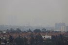 Mexická metropole zápasí s extrémním smogem, ohrožuje 20 milionů lidí