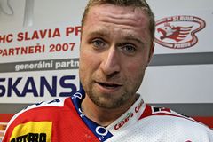 Slavia přišla o Bednáře. Zvracel a odjel do nemocnice