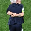 ME ve fotbale 2021, Francie - Švýcarsko: Granit Xhaka a Vladimir Petkovic slaví postup Švýcarů