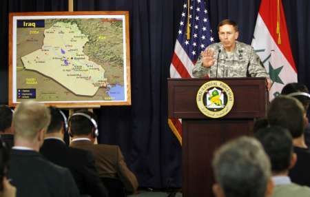 Generál Petraeus na tiskové konferenci v Bagdádu