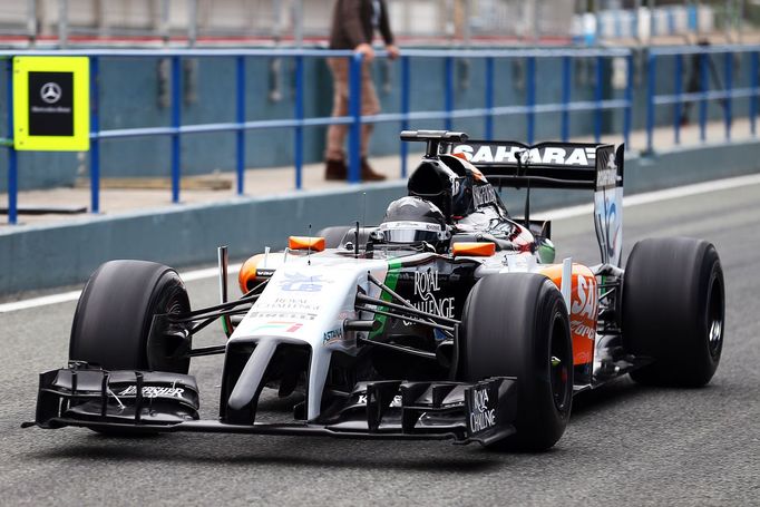 Sergio Pérez ve formuli týmu Force India VJM07.