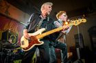 Po 16 letech vystoupili Sex Pistols. Bez původního zpěváka a buřičského náboje