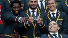 Bryan Habana (vlevo) a další ragbisté Jihoafrické republiky před odletem na MS 2015