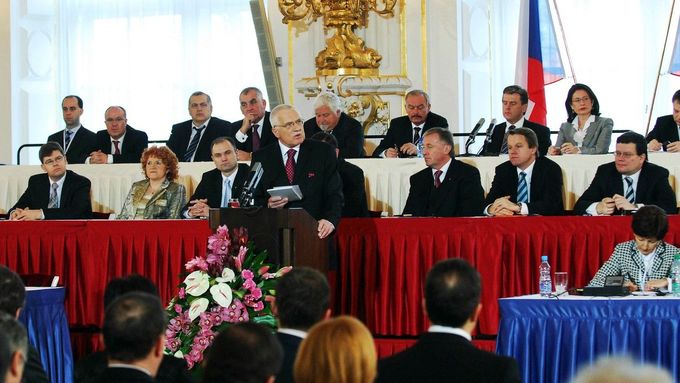 Poslední nepřímá volba prezidenta. Václav Klaus na společné schůzi Poslanecké sněmovny a Senátu 8. února 2008 ve Španělském sále Pražského hradu.