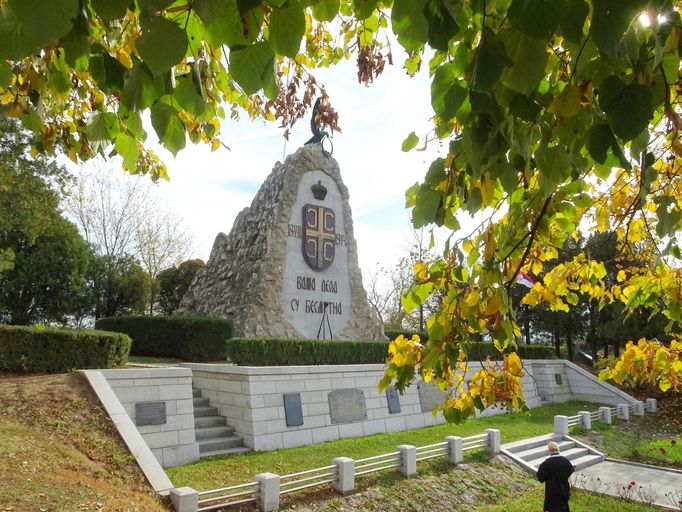 Srbsko, Tekeriš: 28. pěší pluk, v němž sloužila většina odvedenců z Prahy a okolí, přešel v dubnu 1915 do ruského zajetí. Překvapení Srbové některé z nich zastřelili.