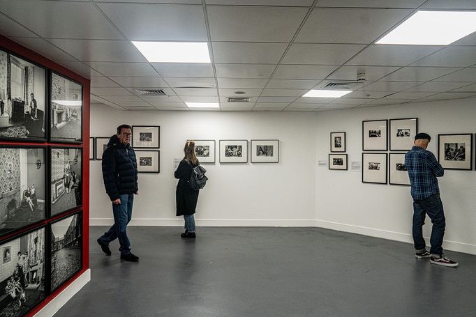 Nově otevřené Centrum pro britskou fotografii v Londýně, kde je zastoupena i česká fotografka Markéta Luskačová