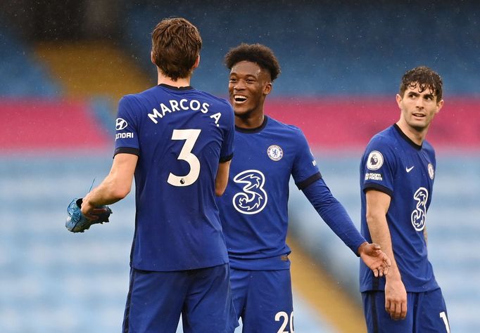 Callum Hudson-Odoi a Marcos Alonso