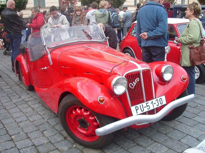 Dvousedadlová Aero 30 Roadster z roku 1938.