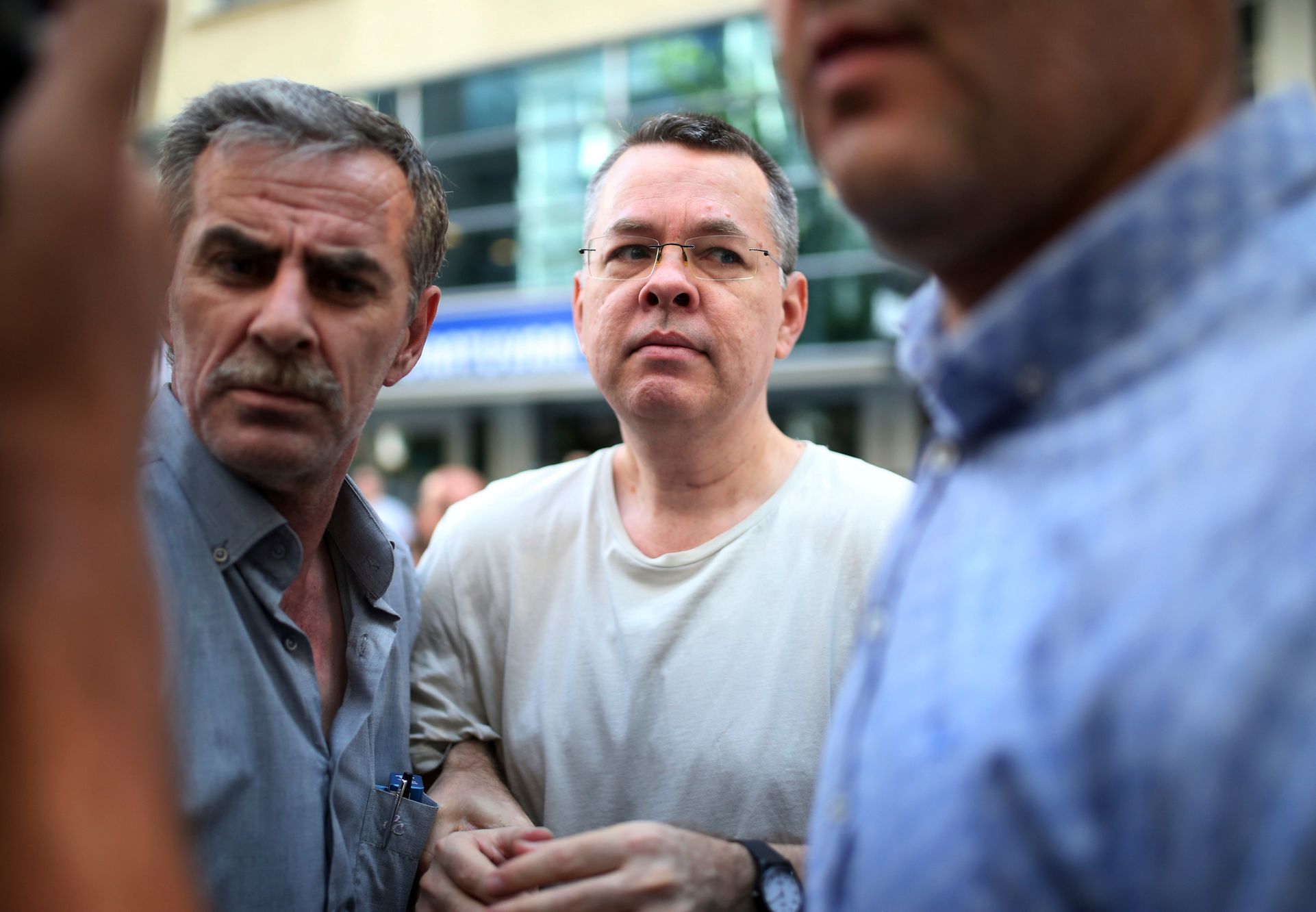 Americký pastor Andrew Brunson v domácím vězení v Turecku.