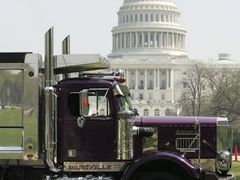 Kvůli benzínu vyjeli truckeři i před americký Kongres