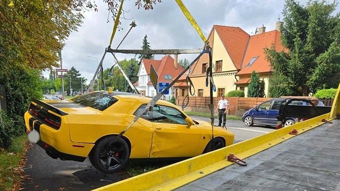 Americký sporťák Dodge Challenger, k jehož vlastnictví se Pavol Gašpar přiznal až po sobotní nehodě.
