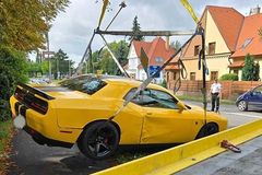 Nepřiznaný sporťák, mafiánské tetování. Slovensko řeší autonehodu šéfa tajné služby