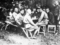 Česká družina byla první ozbrojenou jednotkou Čechů a Slováků v Rusku a byla založena 7. srpna 1914. Jako dobrovolnická jednotka byla postavena na roveň ruským domobranec