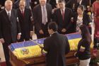 Maduro k Chávezově rakvi: Jsme ti věrni až za hrob