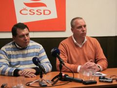 Šéf ČSSD v Ústeckém kraji Petr Benda (vpravo) s předsedou Jiřím Paroubkem