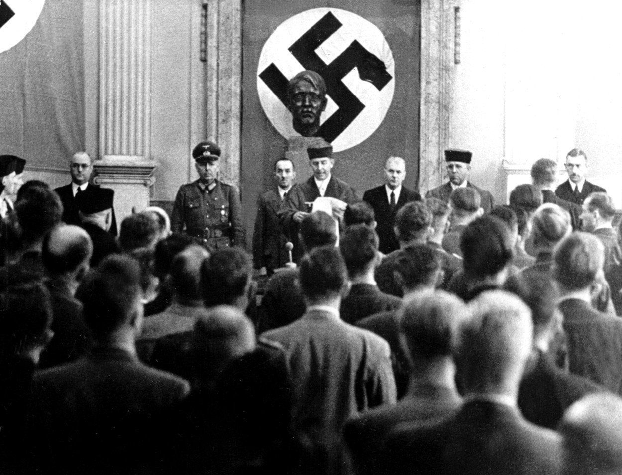 Jednorázové užití / Uplynulo 75 let od operace Valkýra, během které měl být zlikvidován Adolf Hitler / Profimedia