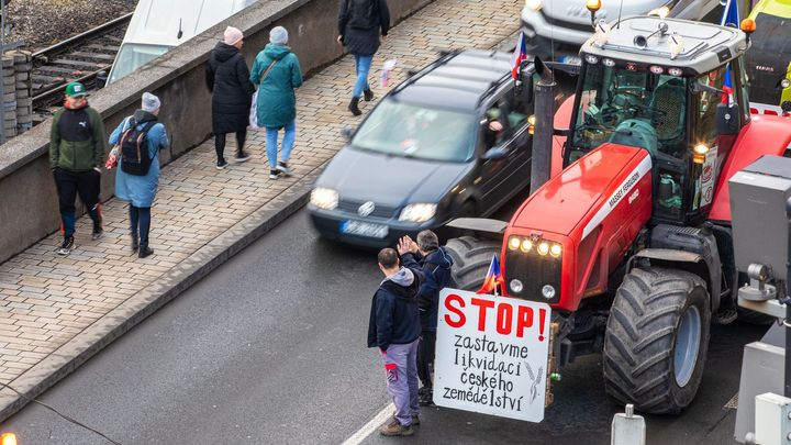 Čeští farmáři vyjíždějí protestovat na hranicích, vadí jim byrokracie a kontroly