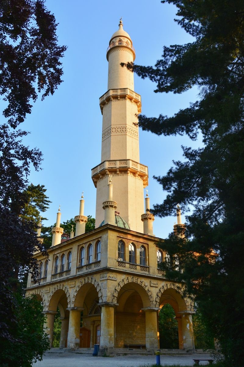 Proslulá místa v Česku, Lednický minaret