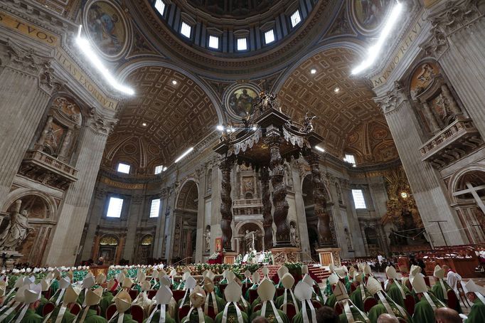 Mše v době biskupské synody ve Vatikánu.