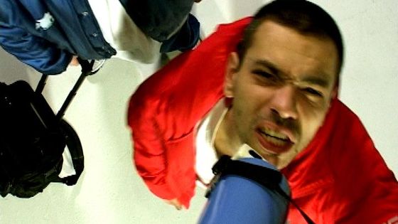 Indy a Wich mají nový klip. S nafukovací pannou