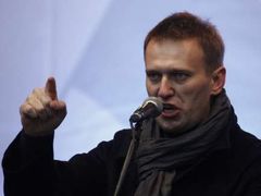 Blogger Navalnyj mluvící k demonstrantům