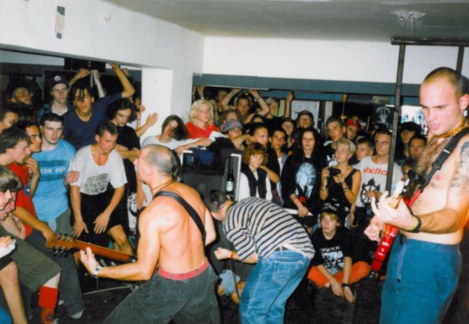 Koncert newyorské Hare Krišna hard core kapely Shelter, 3. září 1992.