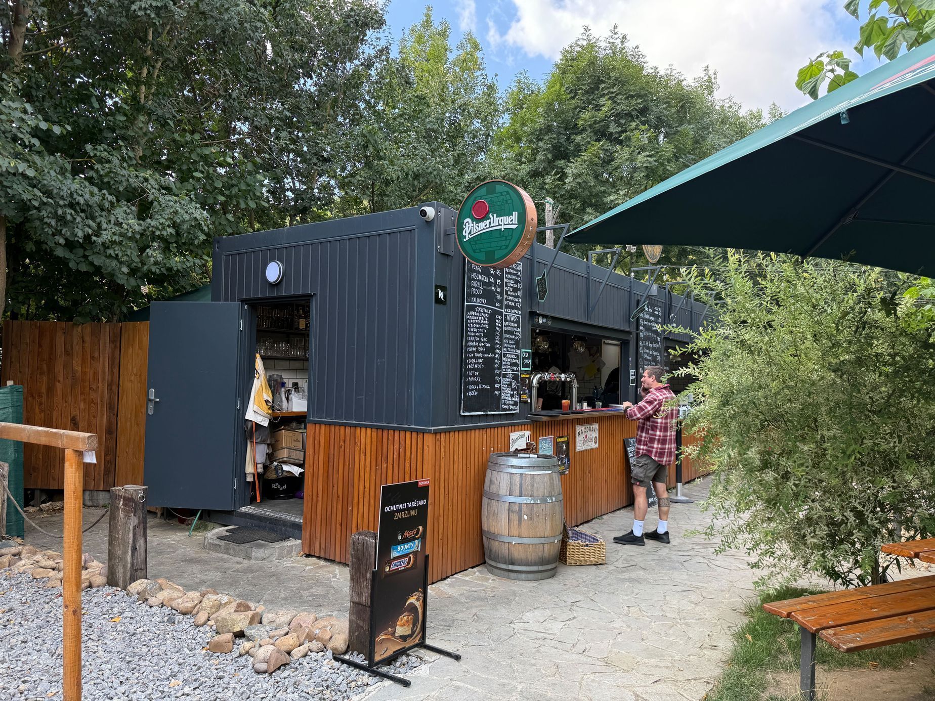 The Garden, bistro, jídlo, Srbsko, příroda, zahrada