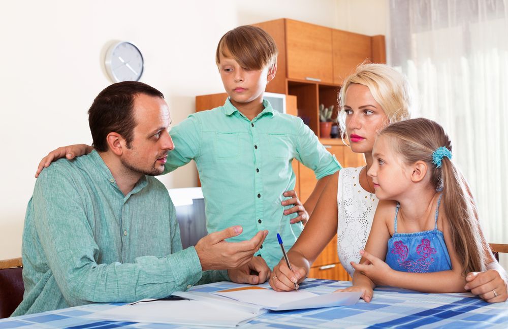 rodiče - děti - dohoda - smlouva - porada - rodina - domácnost