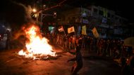 Ulice města Gaza zaplavily protesty stovek Palestinců.