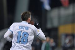 Kozákův gól pomohl Laziu, Liverpool i Machačkala měly štěstí