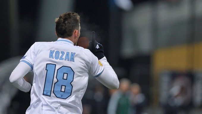 Libor Kozák otevřel skóre zápasu mezi Mariborem a Laziem Řím.
