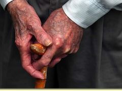 Počet lidí starších 80 let do roku 2050 se zhruba ztrojnásobí