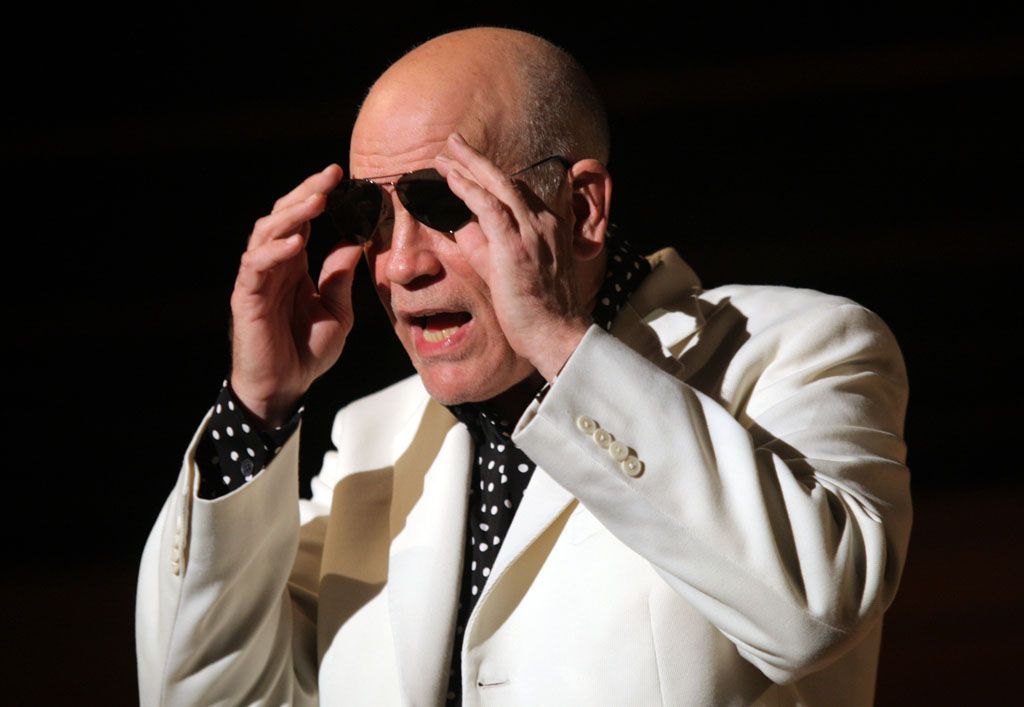 John Malkovich v Ďábelské komedii