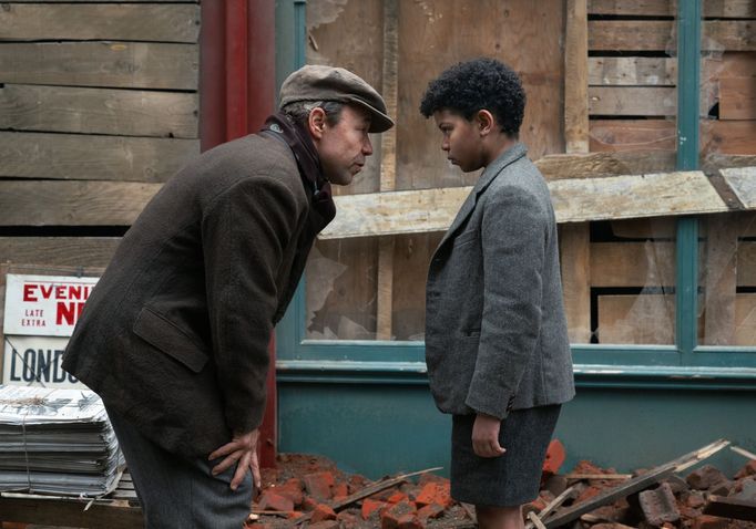 Stephen Graham jako Albert a Elliott Heffernan v roli George.