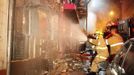 Fire-fighters try to extinguish a fire at Kiss nightclub in the southern city of Santa Maria, 187 miles (301 km) west of the state capital of Porto Alegre, in this picture taken by Agencia RBS, January 27, 2013. At least 200 people were killed in the nightclub fire in southern Brazil on Sunday after a band's pyrotechnics show set the building ablaze, and fleeing patrons were unable to find the emergency exits, local officials said. Bodies were still being removed from the Kiss nightclub in the southern city of Santa Maria, Major Gerson da Rosa Ferreira, who was leading rescue efforts at the scene for the military police, told Reuters. Local officials said 180 people were confirmed dead, and Ferreira said the death toll would rise above 200. He said the victims died of asphyxiation, or from being trampled, and that there were possibly as many as 500 people inside the club when the fire broke out at about 2:30 a.m. REUTERS/Germano Roratto/Agencia RBS (BRAZIL - Tags: DISASTER) ATTENTION EDITORS - THIS IMAGE WAS PROVIDED BY A THIRD PARTY. NO SALES. NO ARCHIVES. FOR EDITORIAL USE ONLY. NOT FOR SALE FOR MARKETING OR ADVERTISING CAMPAIGNS. BRAZIL OUT. NO COMMERCIAL OR EDITORIAL SALES IN BRAZIL. THIS PICTURE IS DISTRIBUTED EXACTLY AS RECEIVED BY REUTERS, AS A SERVICE TO CLIENTS Published: Led. 27, 2013, 2:42 odp.