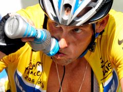 Na našich nečetných cyklostezkách potkáváte mnoho závodících, nadopodovaných Armstrongů.