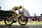 Pogačar počtvrté ovládl Tour de France, poslední etapu v Paříži vyhrál Van Aert