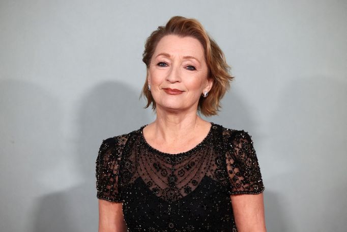 Lesley Manville hraje královninu sestru princeznu Margaret, hraběnku ze Snowdonu