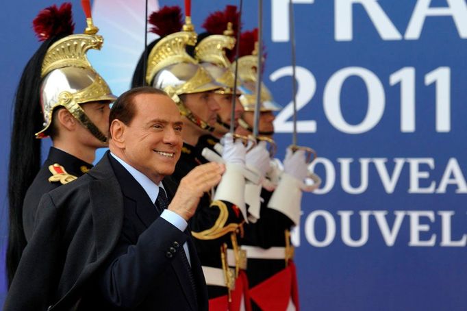 Italský premiér Silvio Berlusconi přijíždí do Cannes na summit G20.