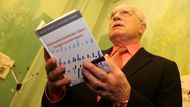 Václav Klaus představil svoji novou knihu Makroekonomická fakta české transformace na semináři Centra pro ekonomiku a politiku minulou středu.