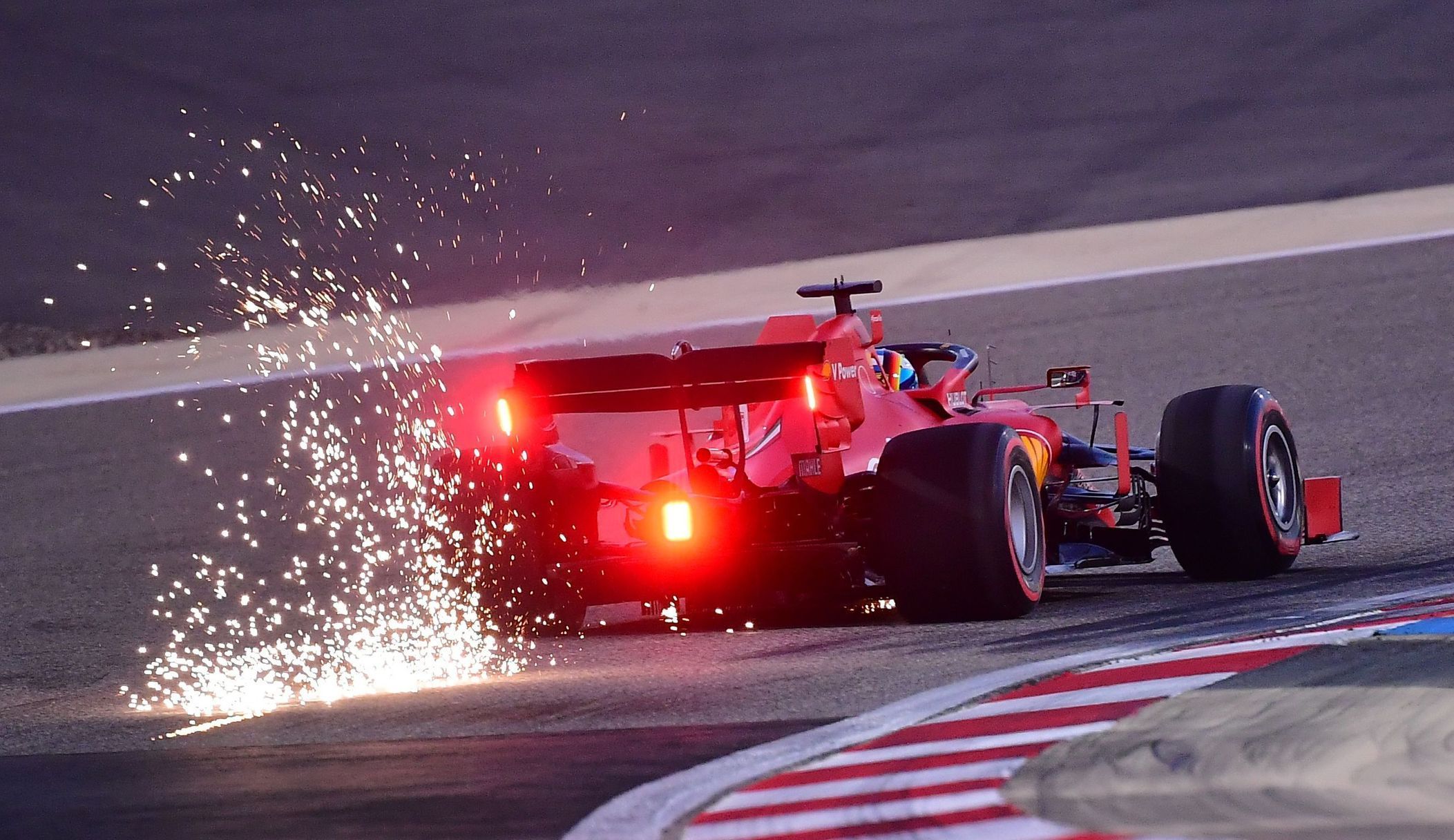 Sebastian Vettel ve Ferrari ve Velké ceně Sáchiru formule 1 (2020)