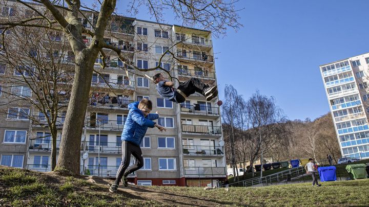 Vyloučení dětí z chudých rodin sílí. Segregace se už netýká jen problémových lokalit