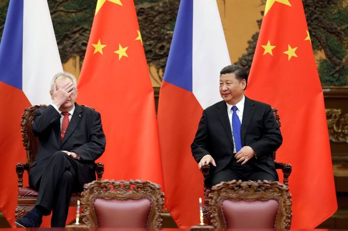 Miloš Zeman při setkání s čínským prezidentem  Si Ťin-pchingem v Pekingu. 12. 5. 2017.