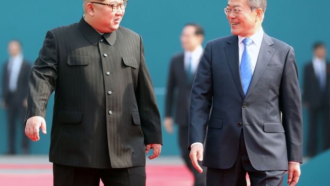 Historické setkání Kim Čong-una a jihokorejského prezidenta Mun Če-ina.