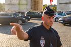 Ve Francii zadrželi českého řidiče, policie v jeho kamionu našla migranta
