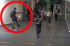 Mladík hodil mezi lidi v centru Zlína molotova