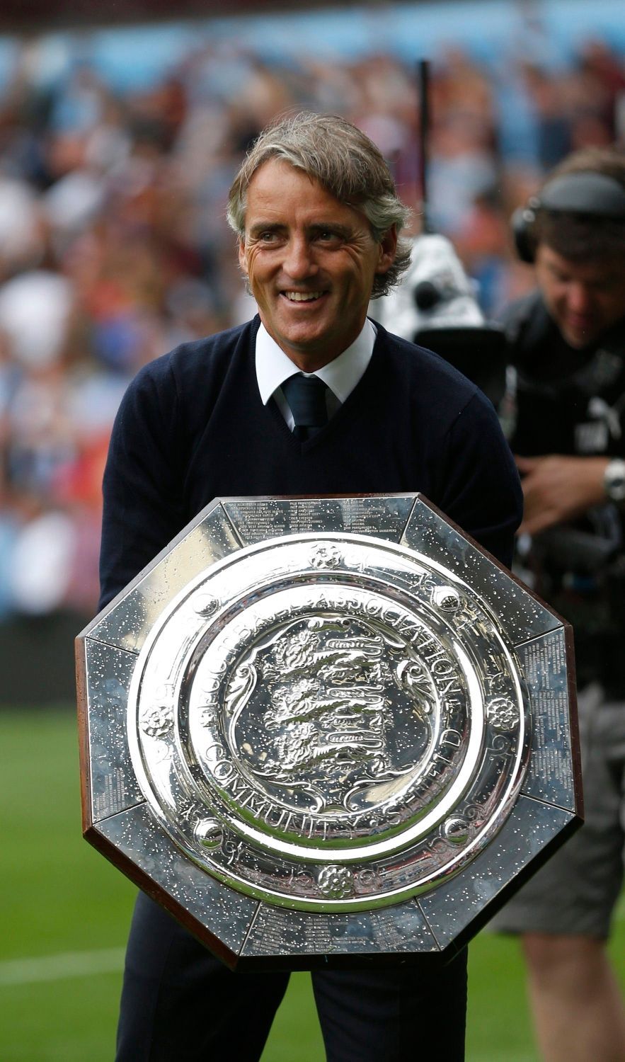 Fotbalový trenér Roberto Mancini slaví vítězství anglického superpoháru Community Shield 2012 mezi Manchesterem City a Chelsea.